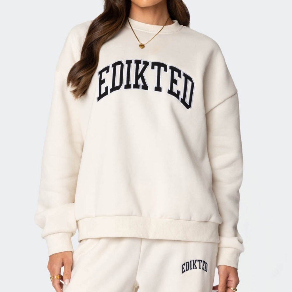 Edikted Babe Oversized Sweatshirt / Crewneck Size X-Small in color Cream